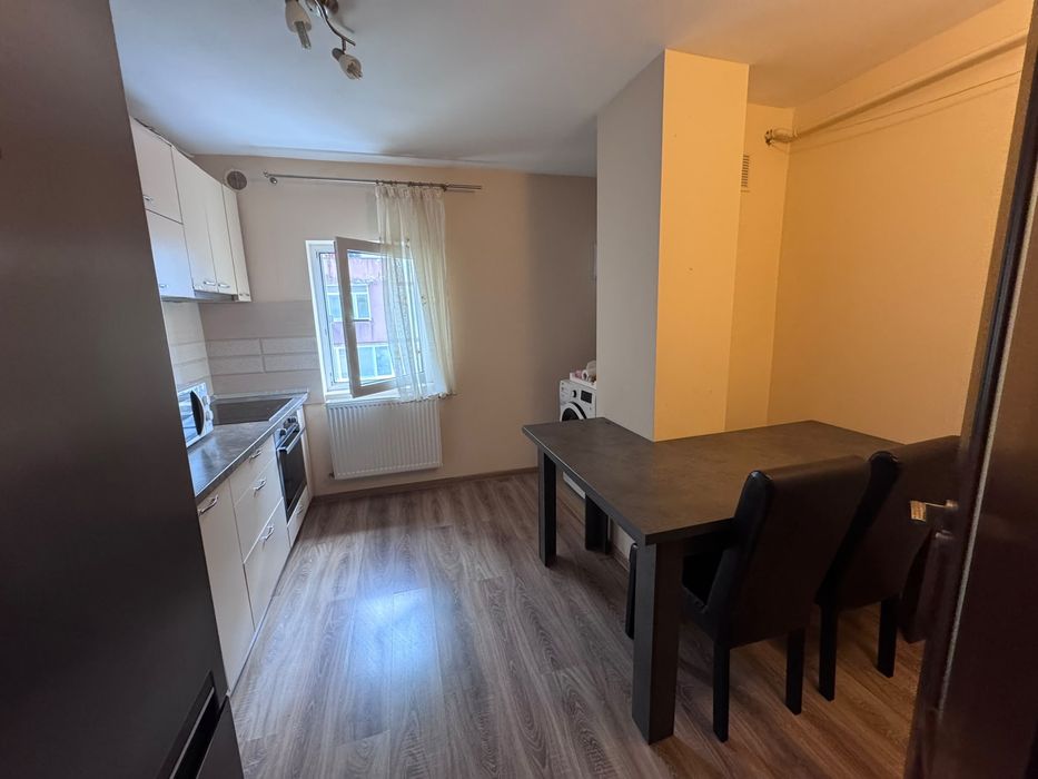 Inchiriez apartament 3 camere