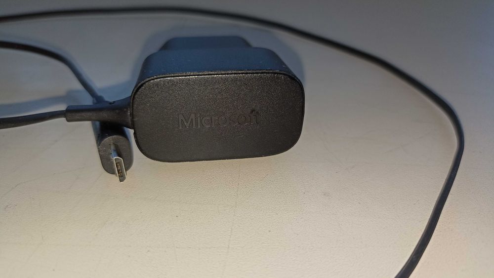 Зарядное устройство Microsoft Power Adapter Micro-USB