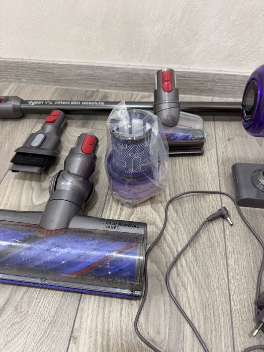 Прахосмукачка Dyson v12
