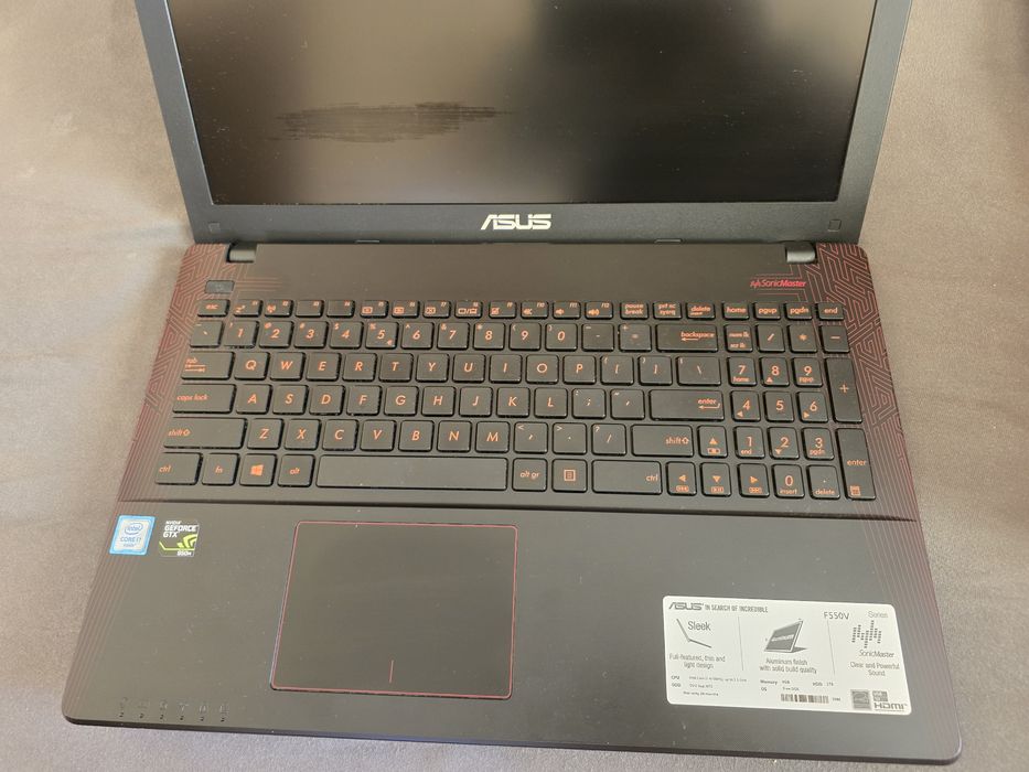 Laptop asus f550v