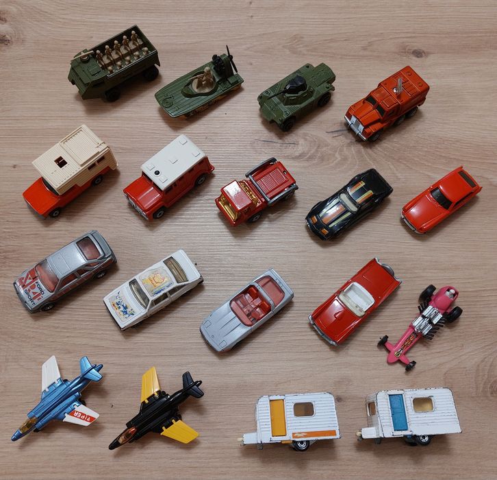 Модели на колички мачбокс 
matchbox Made in England