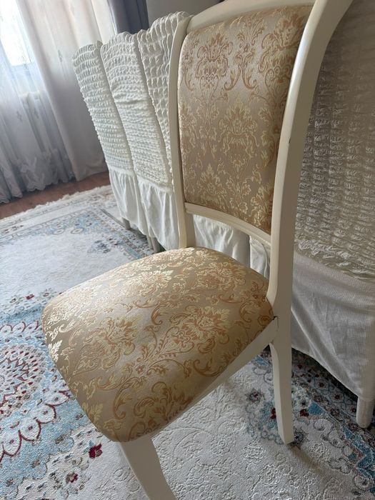 Стулья продам белые