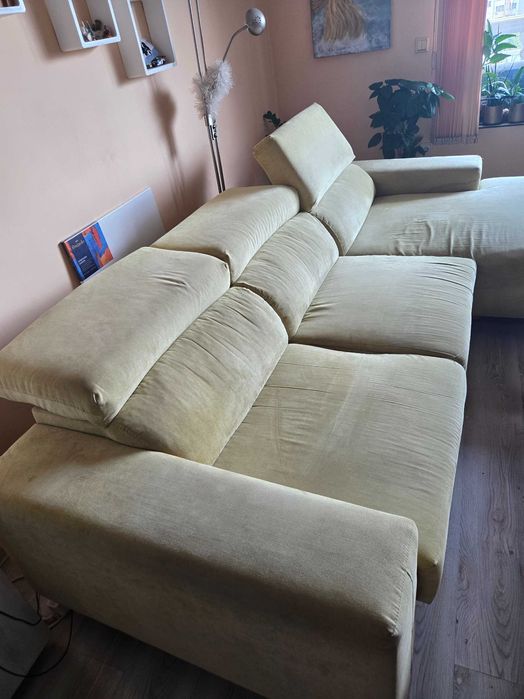 Диван разтегателен ъглов в цвят жълт