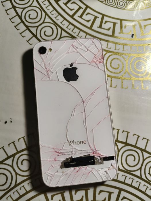 Айфон 4с рабочий с айклаудом рабочий с зарядкой