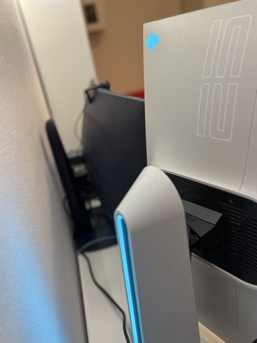 Продавам настолен Геймърски компютър  и монитор