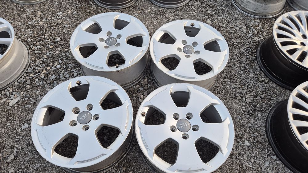 Оригинални джанти Ауди 5/112 Audi A3 5x112

Употребявани, Шумен