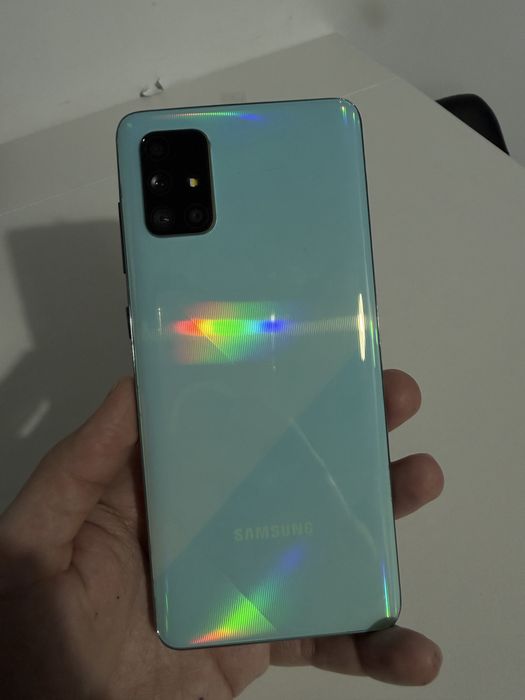Samsung A71 arata ff bine