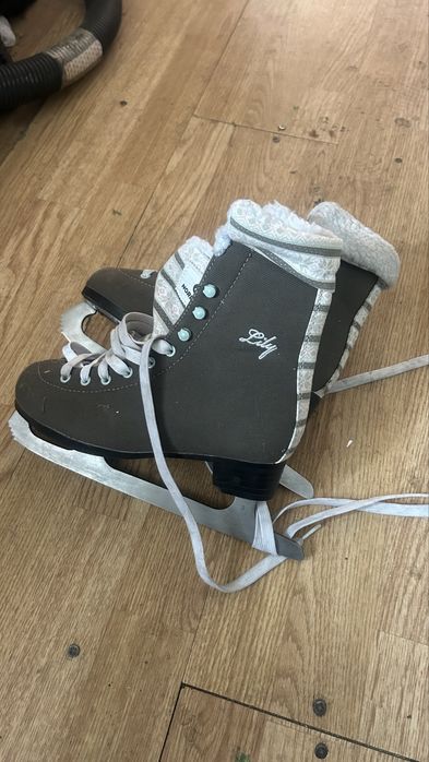 Продаю коньки по 5000 тг