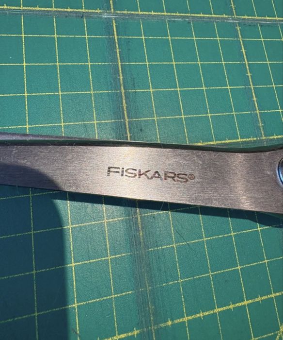 Foarfeca Fiskars Pinking Zig Zag Noua