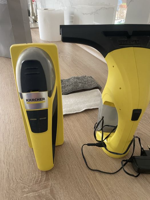Vand aparat de curatat geamuri cu vibratii si aspirator de geamuri.