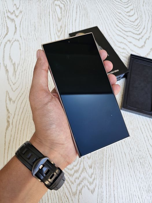 Samsung Galaxy S24 Ultra DUOS 5G. OzU 12/256 GB. Vietnam karobka bor