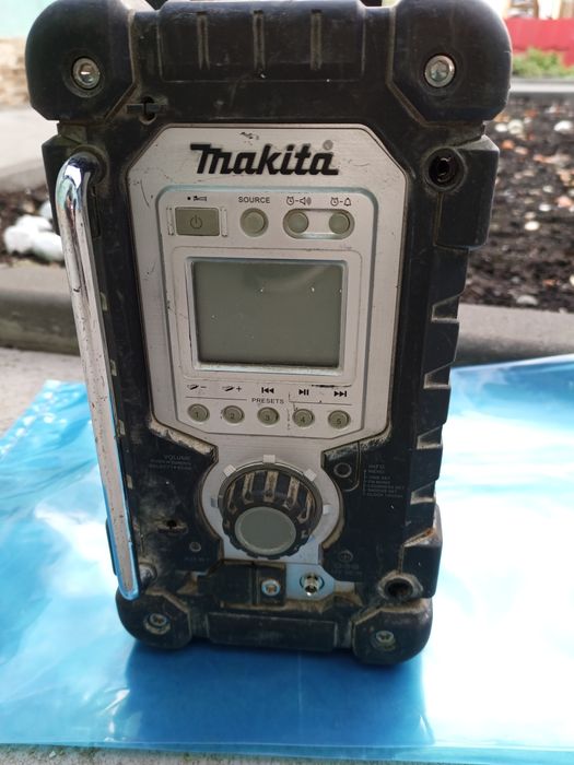 Vând radio de lucru Makita