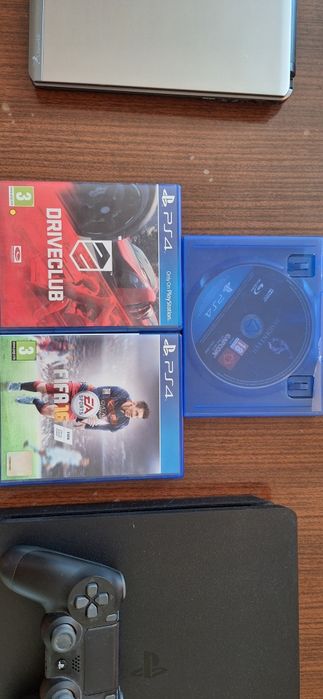 Продавам  Playstation 4 Slim, цифрова камера sony  и  цифров фотоапарат samsung