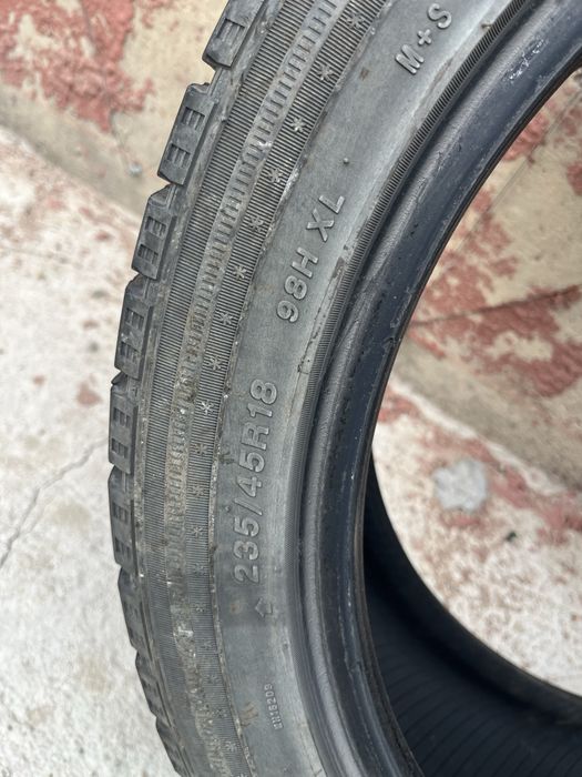 Зимние шины 235/45/18