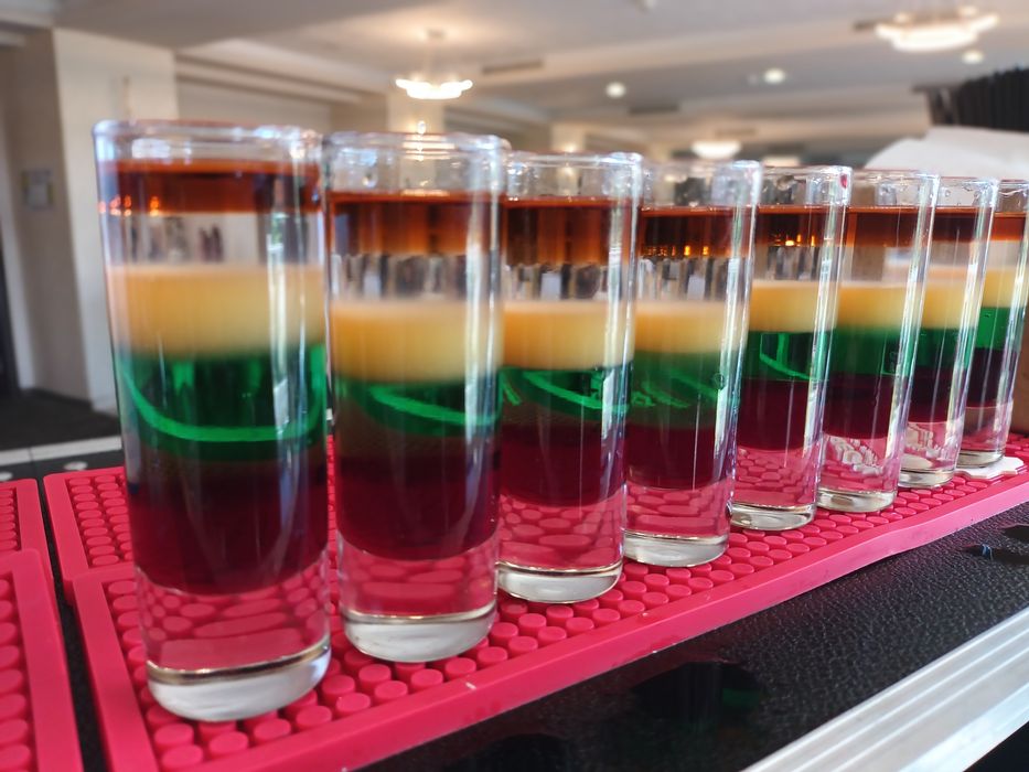 The Cocktail Bar / Bar mobil / Tort de shot-uri /Barman evenimente /