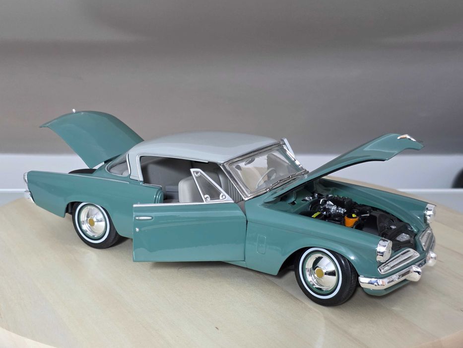 Macheta Auto 1/18 Maisto 1953 Studebaker Starliner