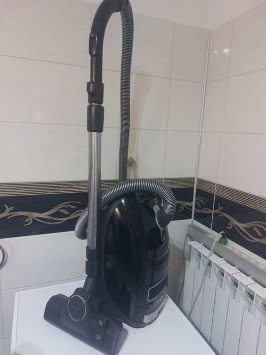 Прахосмукачка Miele Complete C3 Pure EcoLine