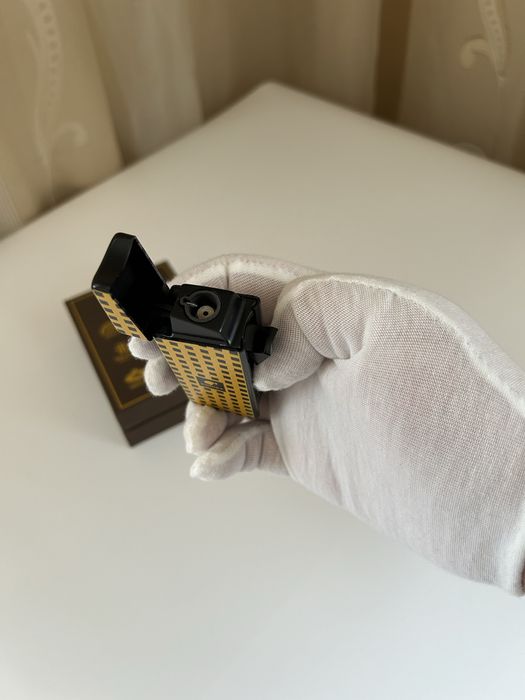 Запалка Cohiba – турбо пламък + вграден пънч