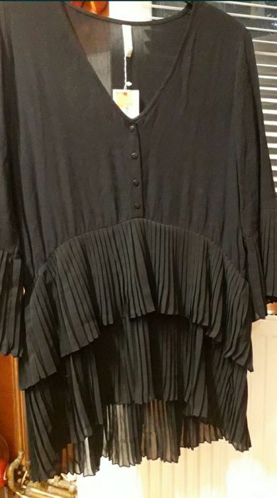 Bluza neagra cu pliuri
