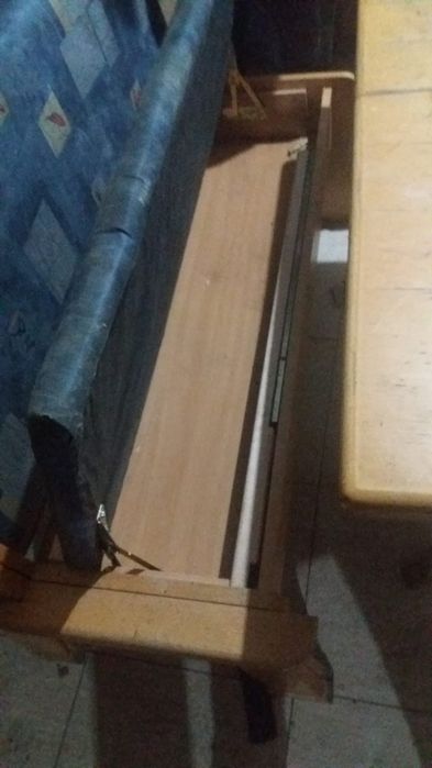Colțar cu masa de bucătarie