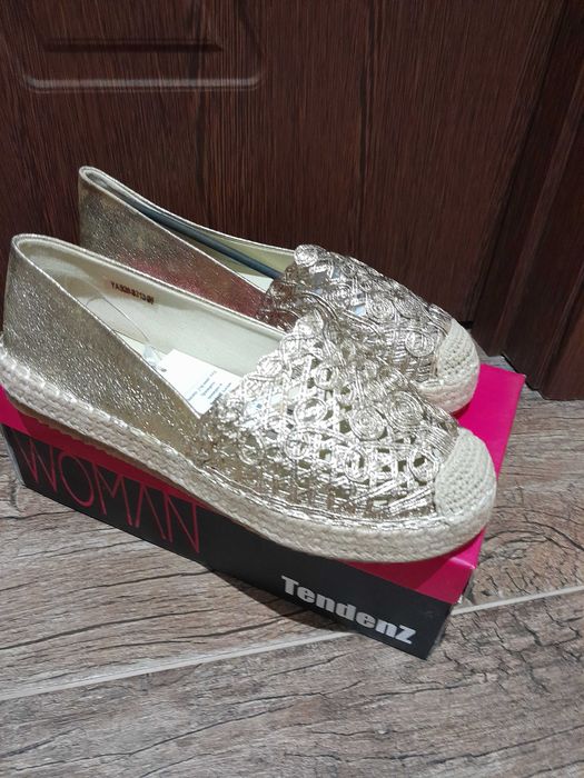 Еспадрили златисти