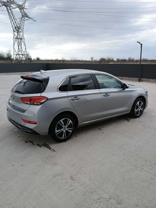 Hyundai I30 2024 110 cp in garantie 2029 bonus anvelope Hankook de iarna montate cu jante noi dot noiembrie 2024