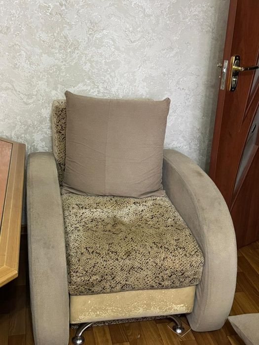 Диван и два кресла