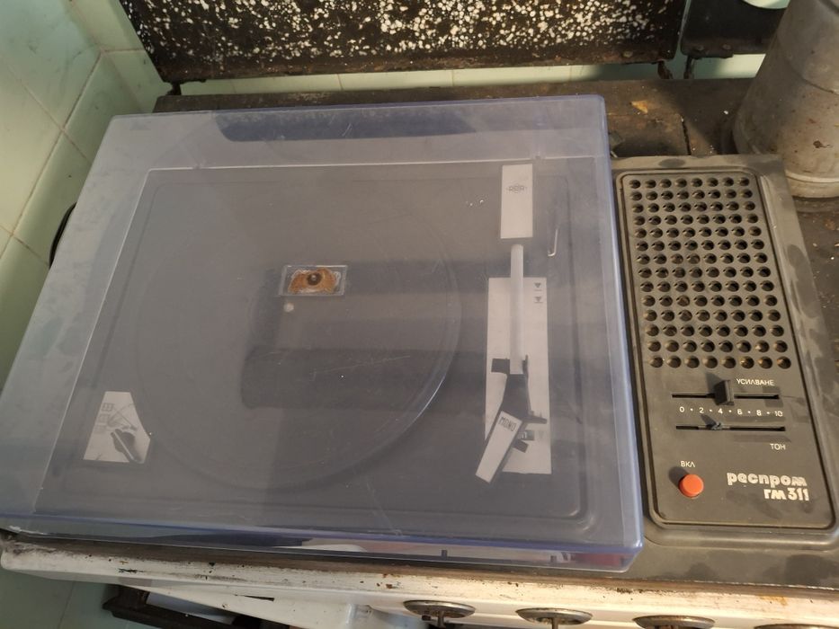 Продавам ретро грамофон