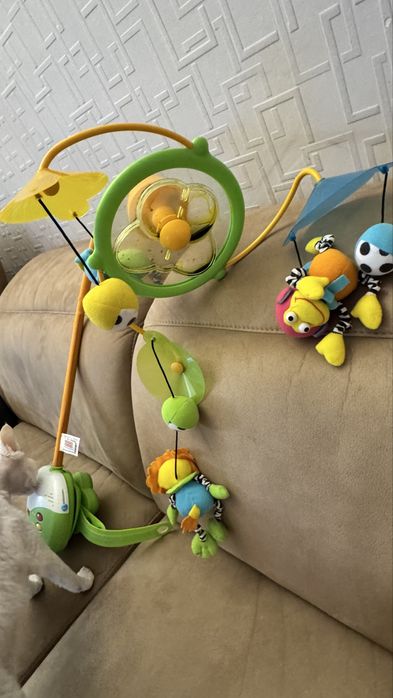 Музыкальная игрушка на манеж