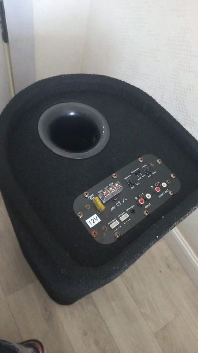 Продам сабвуфер в авто.