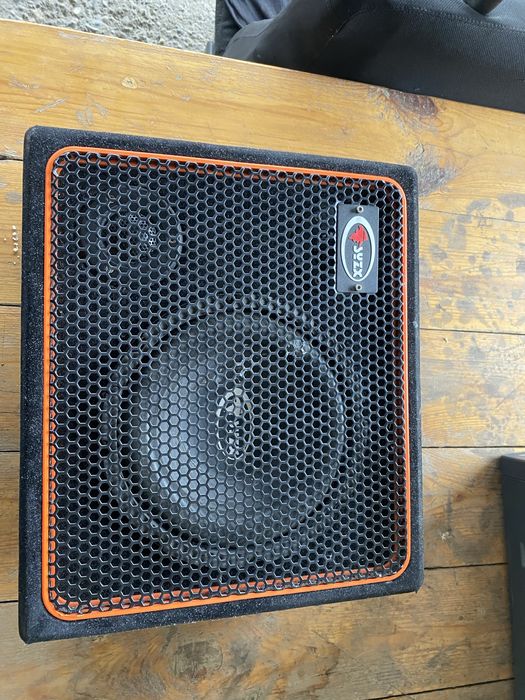 саббуфер под сидение