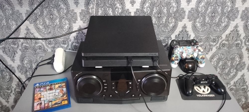 Продам Sony PlayStation 4 Slim 1Tb
