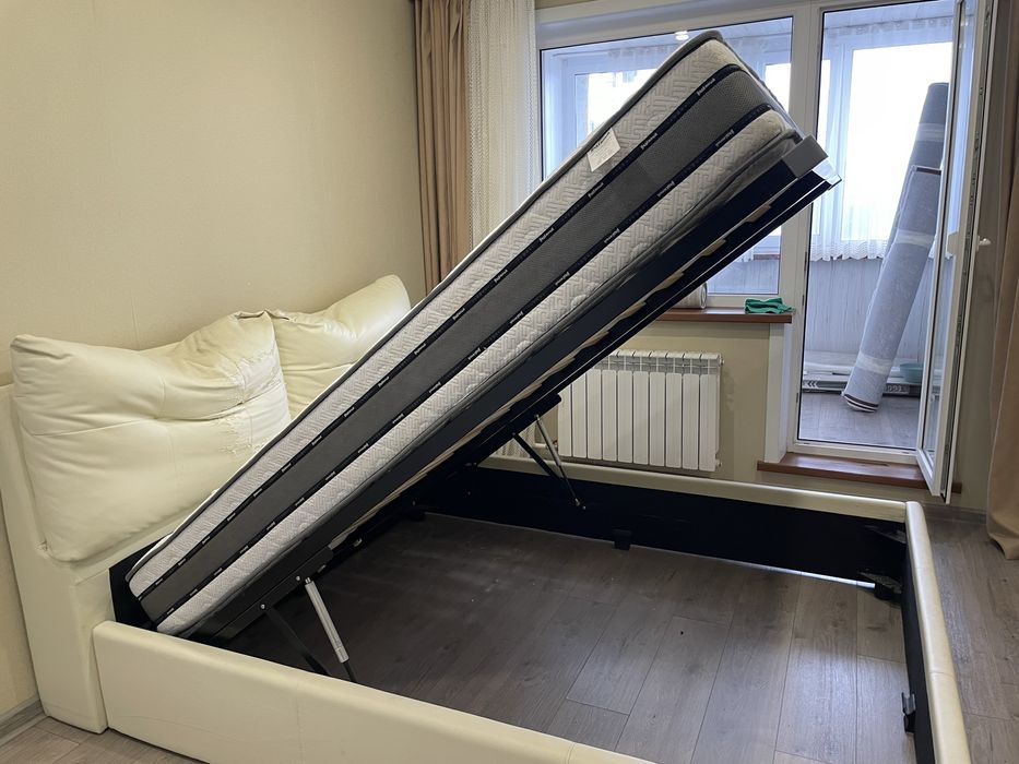 Двухспальная кровать