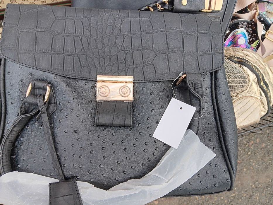 Затворен Магазин Чанти 5-10лв.на едро