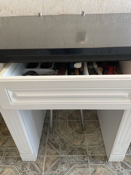 Продам кухонный стол