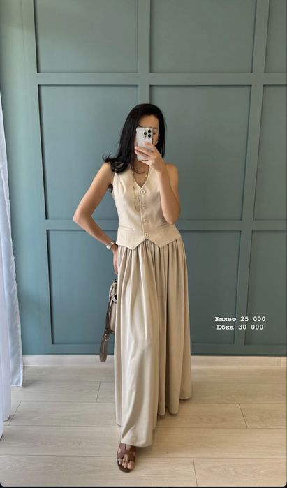 Продам комплект (юбка+жилет)