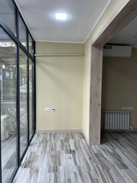 Продаю  Офис. Яшнабадский р-он Авиасозлар-1. У Дороги 60м2. 1-этаж