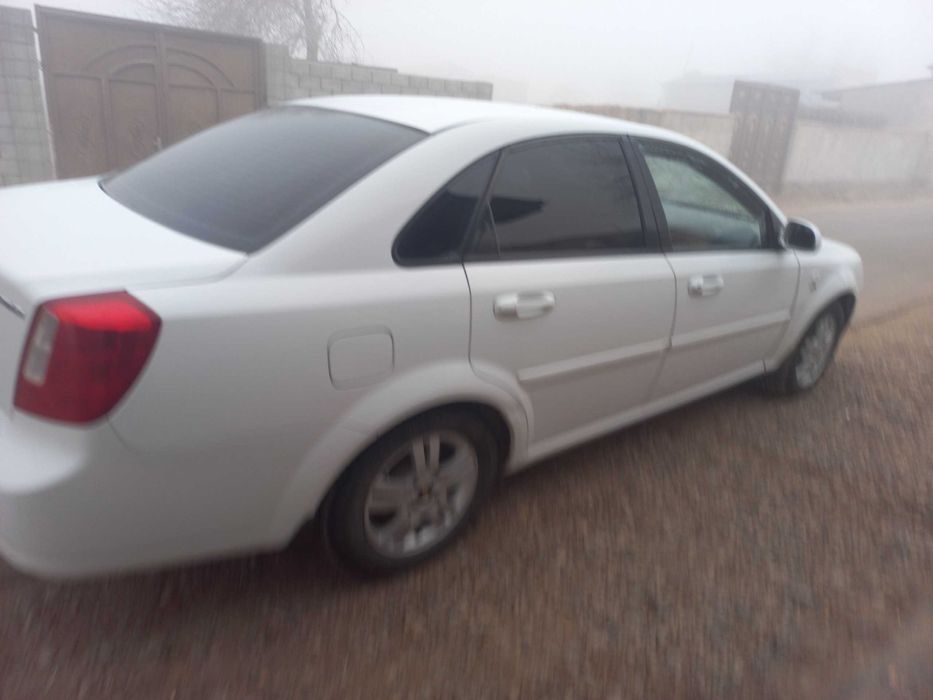 2011 yilda ishlab chiqarilgan lacetti 1.8 matorli avtomashina sotiladi