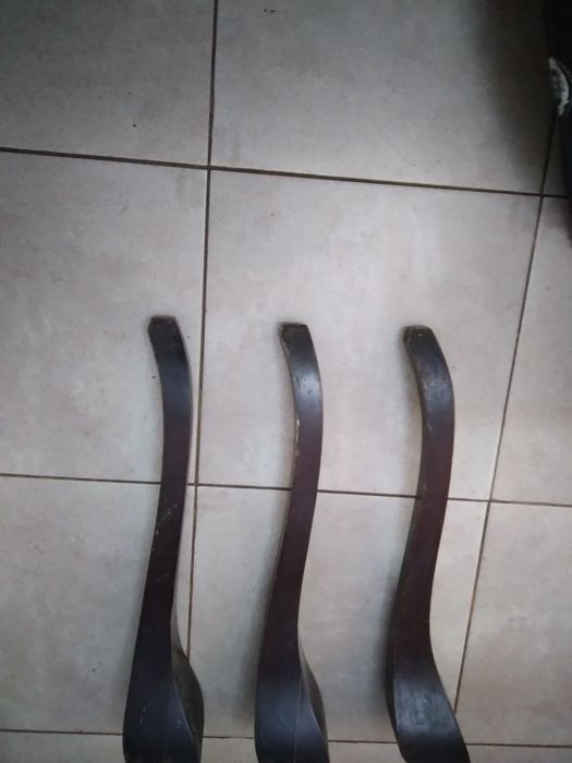 Picoare masa lemn masiv ( veche)