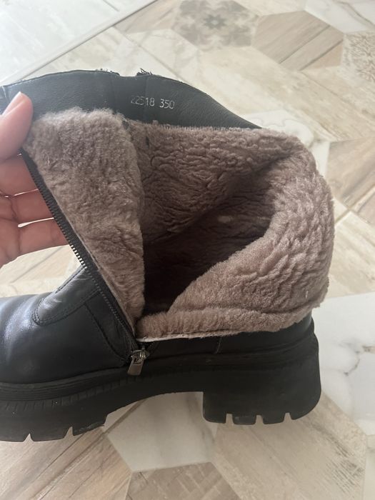 Продам зимние ботинки 39 размер