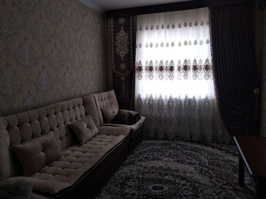 Янги хаёт тумани 5а 2 хона метрога яқин жойда сотилади