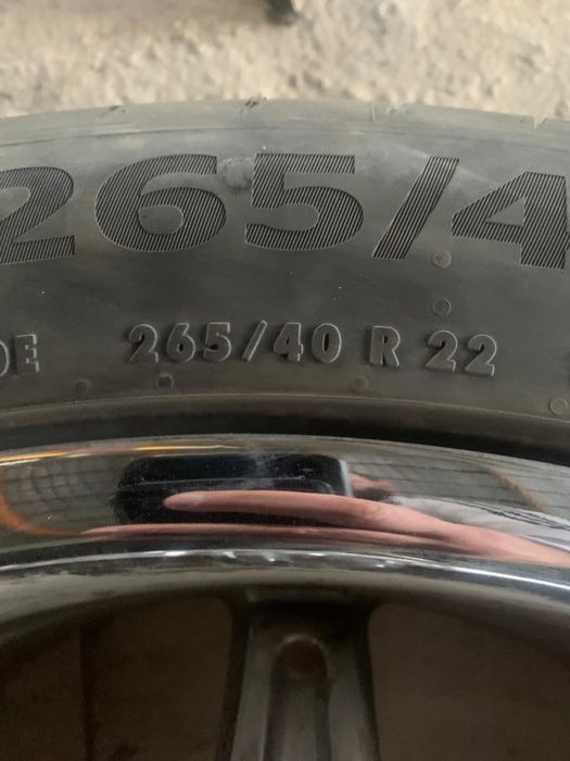 Продам диски R22 в мести с резиной
