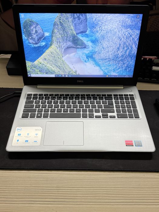 Laptop Dell Inspiron 15 5570 – i5 gen 8, SSD 256GB, AMD Radeon 2GB, Windows 10