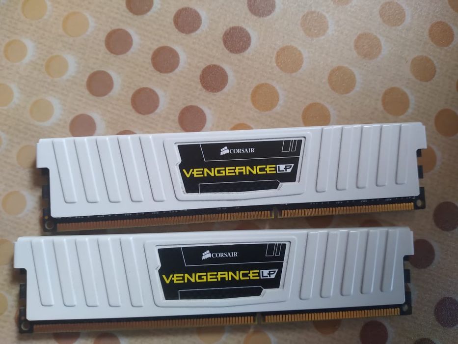 Оперативная память CORSAIR 8gb DDR3