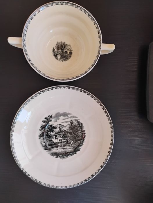 Антикварен сет за супа - купа с две дръжки с подложна чиния