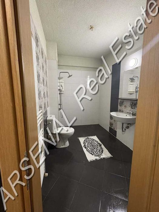 Двустаен апартамент под наем, Младост 3