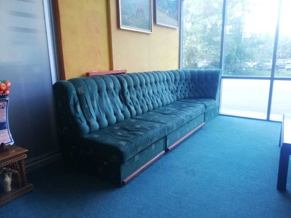 Диван б/у старый (каркас мощный)
