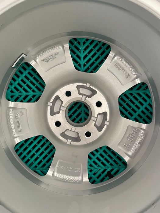 Jante noi cu anvelope noi vara 195 65 R15 Logan Sandero Dokker Clio