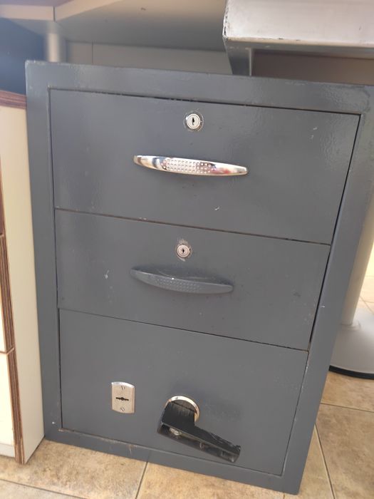 Метална каса / сейф