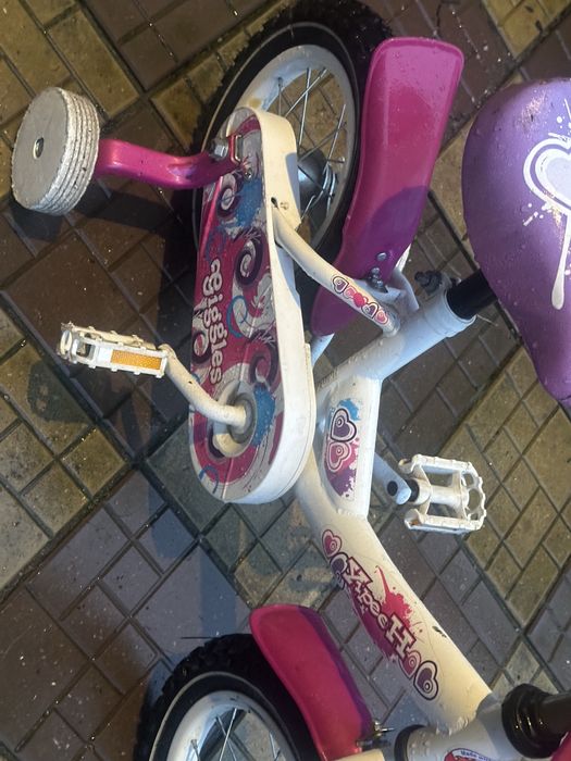 Bicicleta fetite cu roti ajutatoare